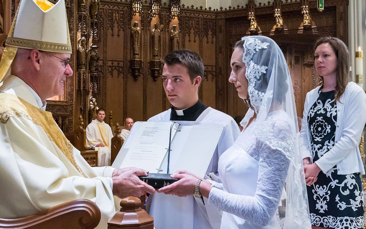 Jessica Hayes marries Jesus